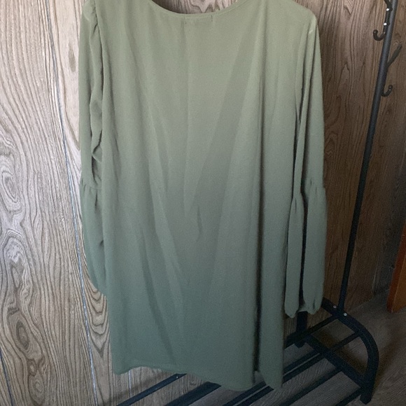 Dress - Picture 2 of 4